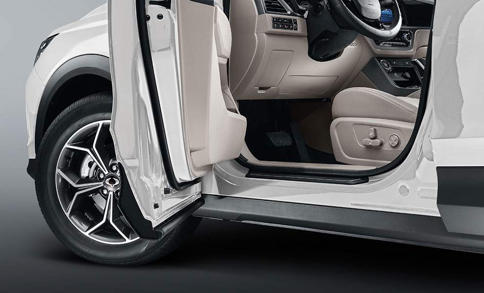 Clean-sill Door