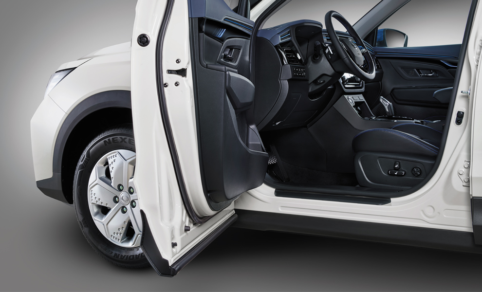 Clean-sill Door